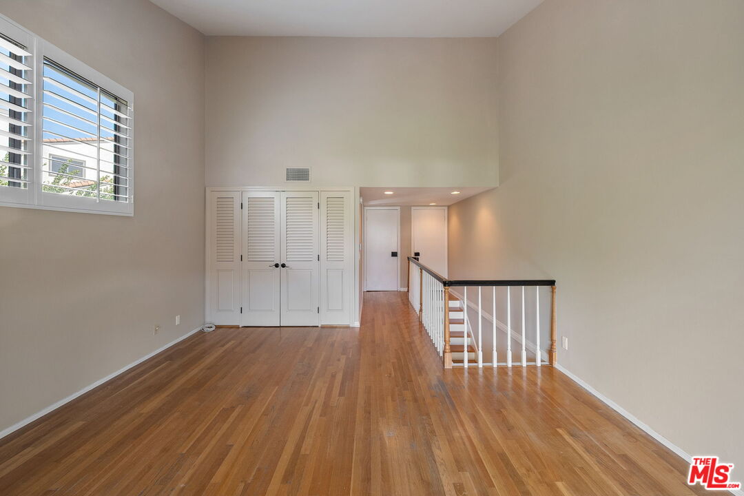 17099 Palisades Cir