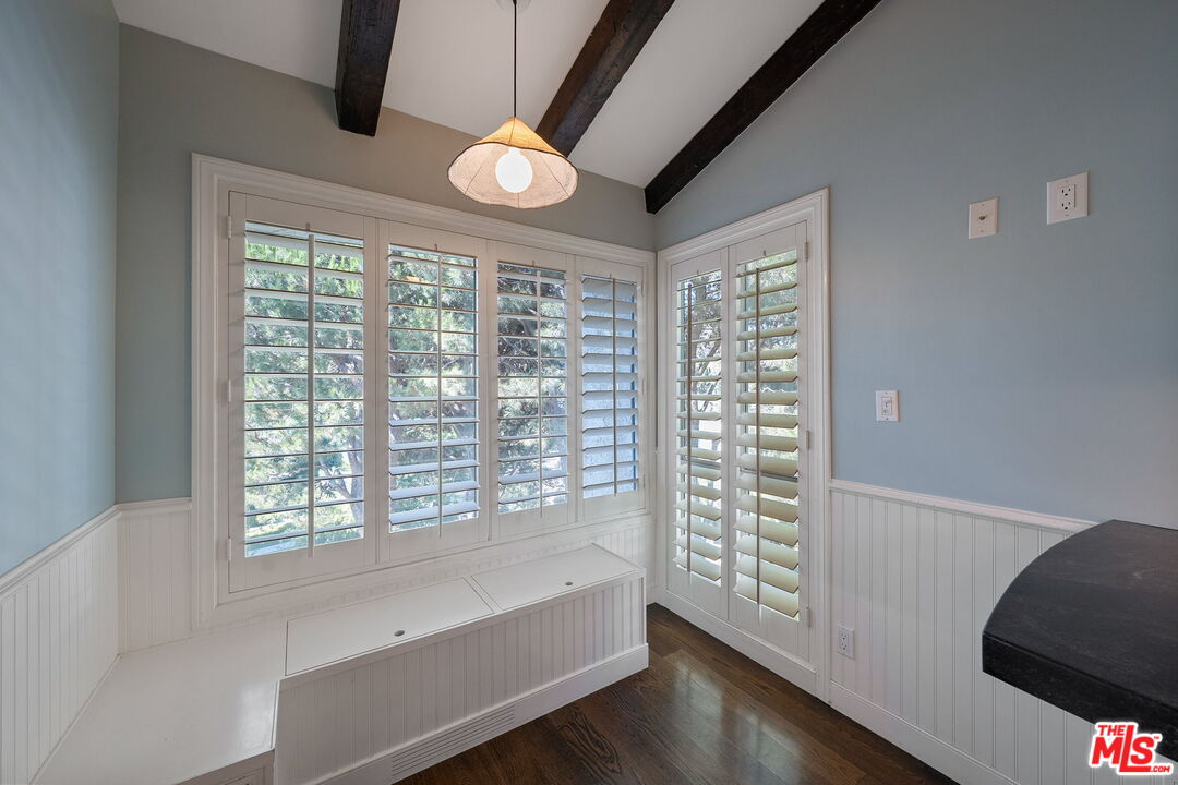 17099 Palisades Cir