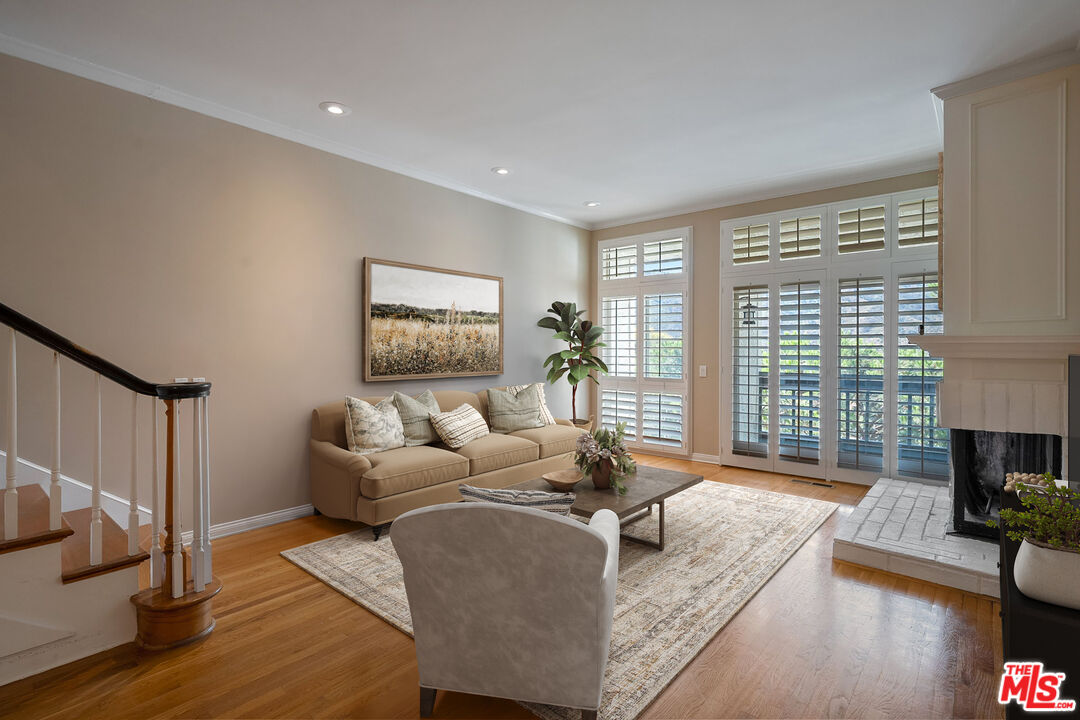 17099 Palisades Cir