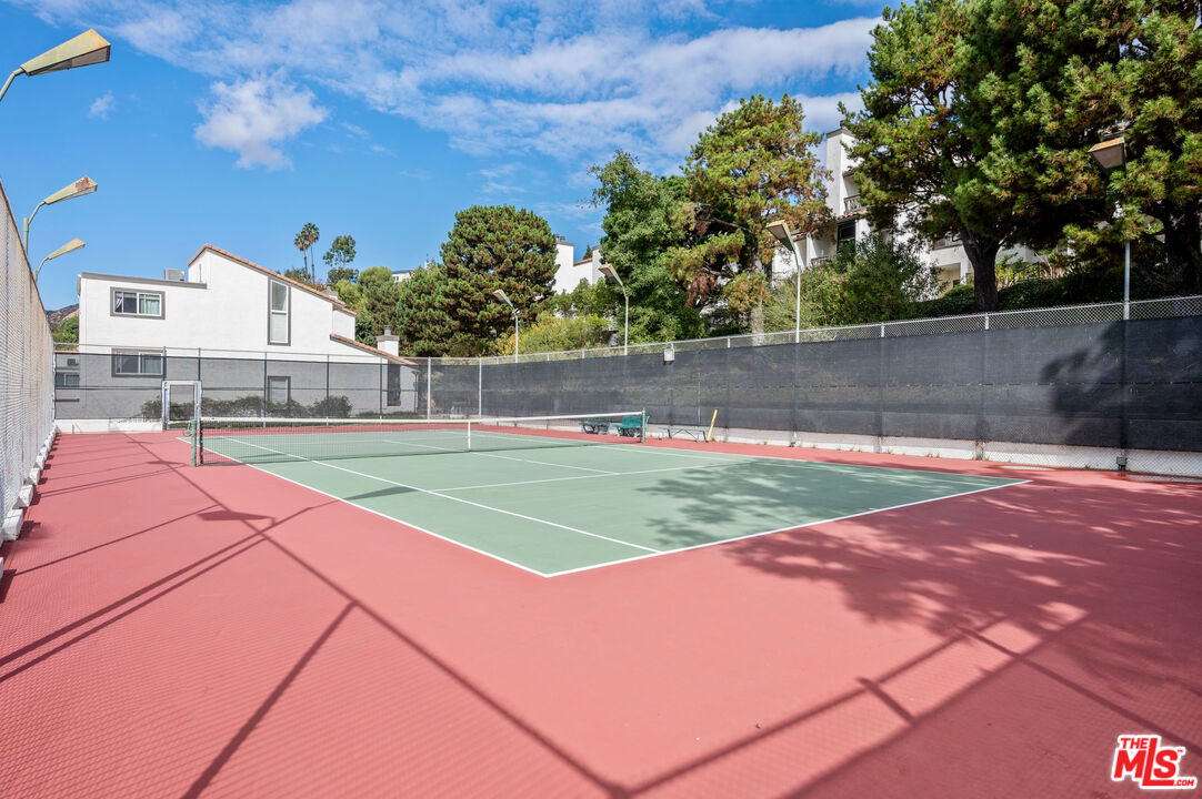 17099 Palisades Cir