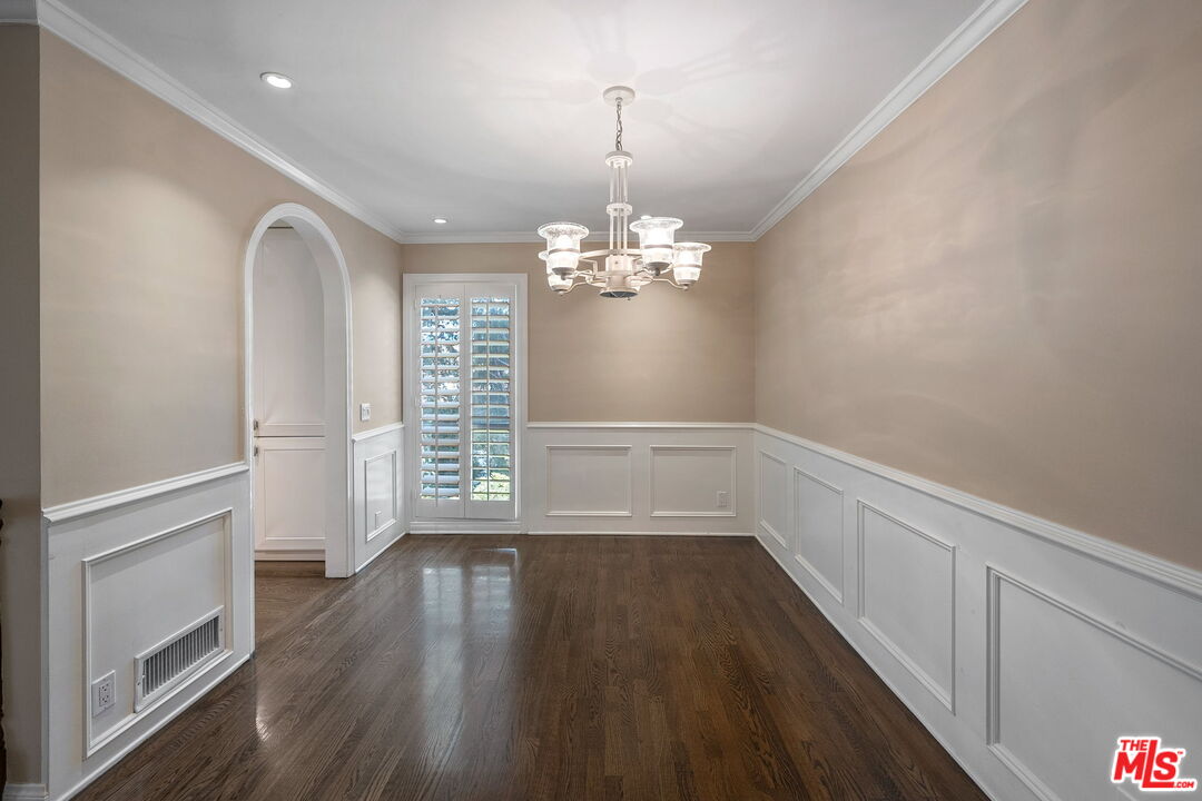 17099 Palisades Cir