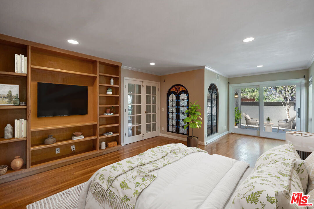 17099 Palisades Cir