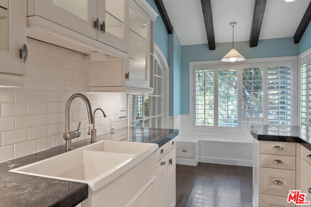 17099 Palisades Cir