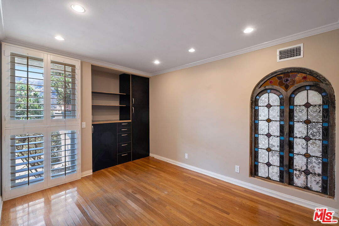 17099 Palisades Cir