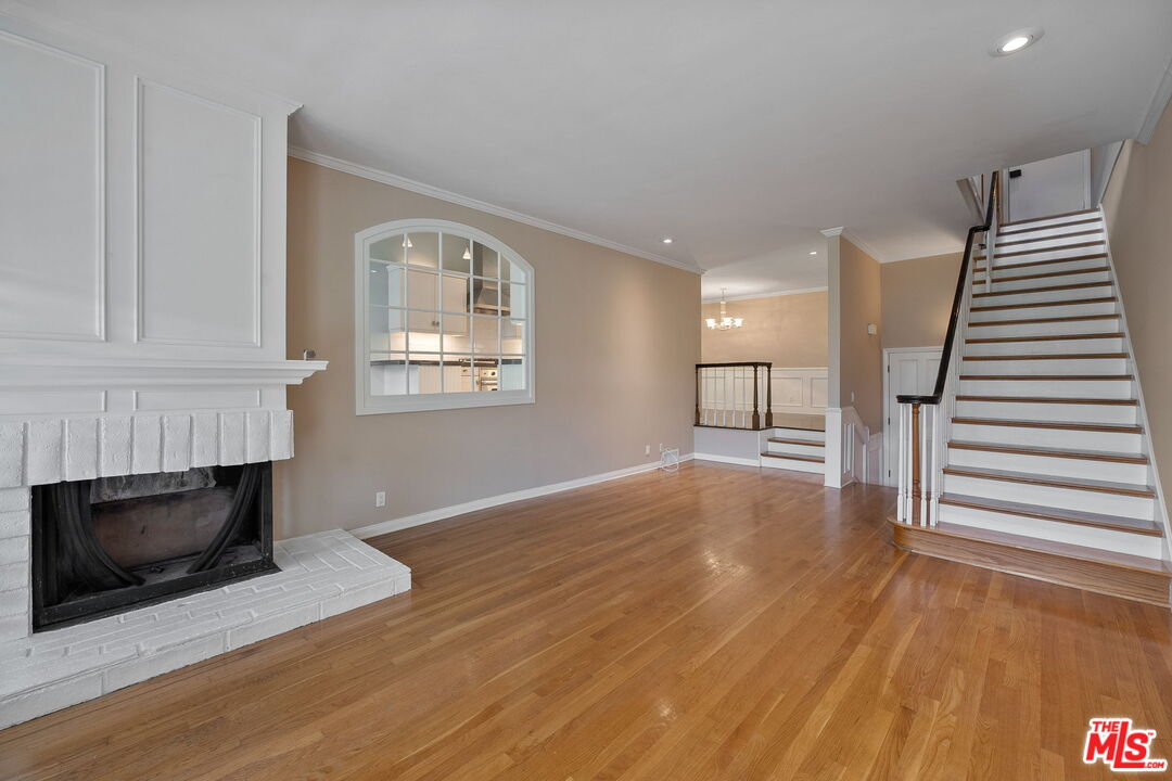 17099 Palisades Cir