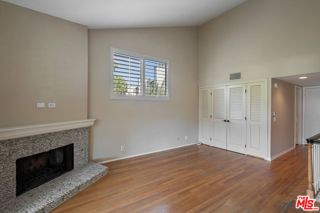 17099 Palisades Cir