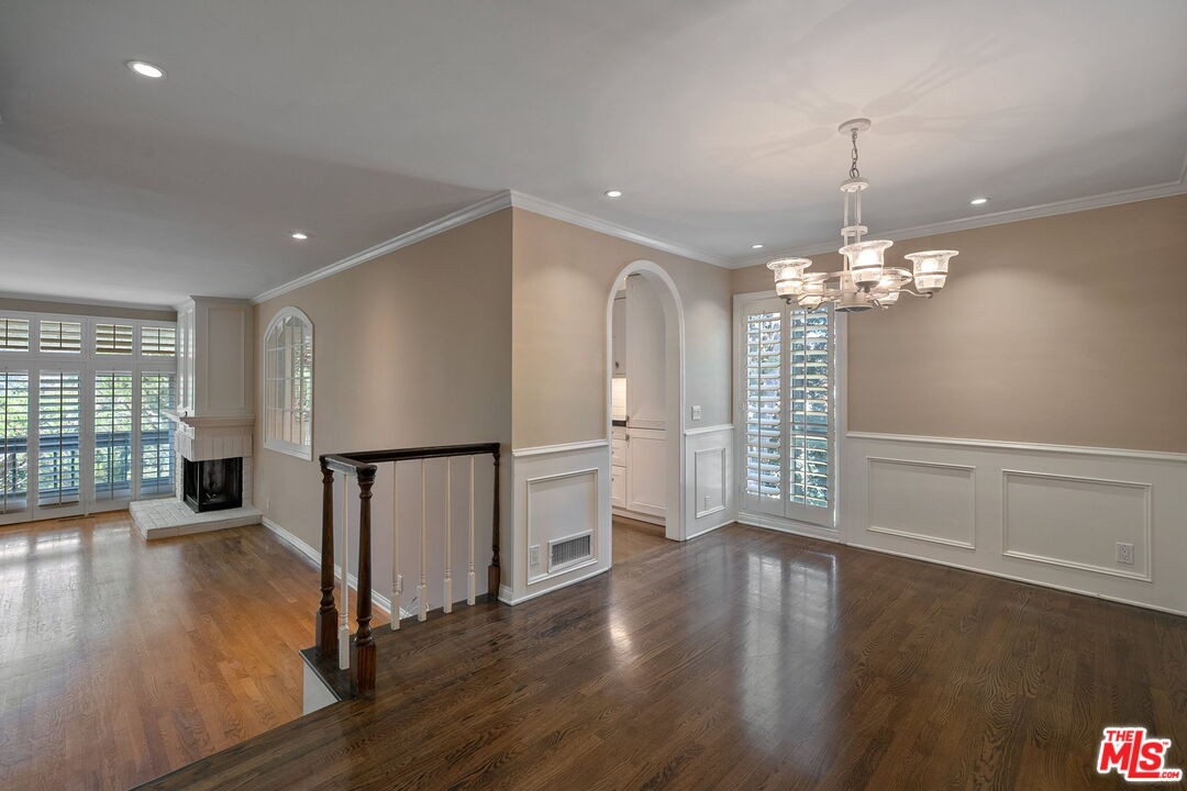 17099 Palisades Cir