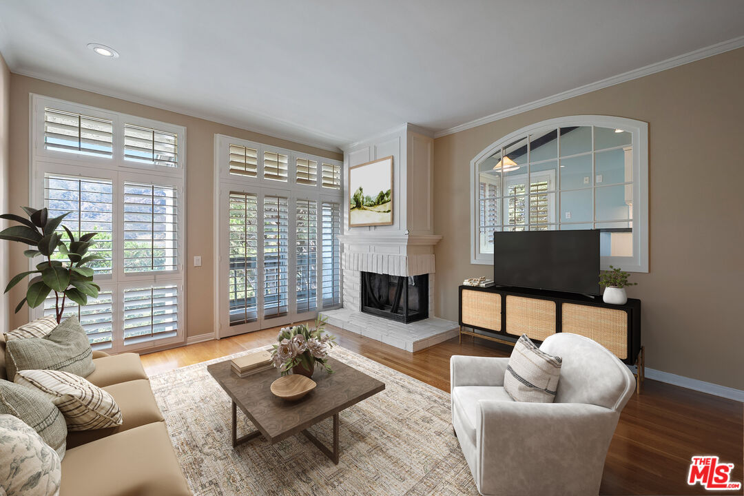 17099 Palisades Cir
