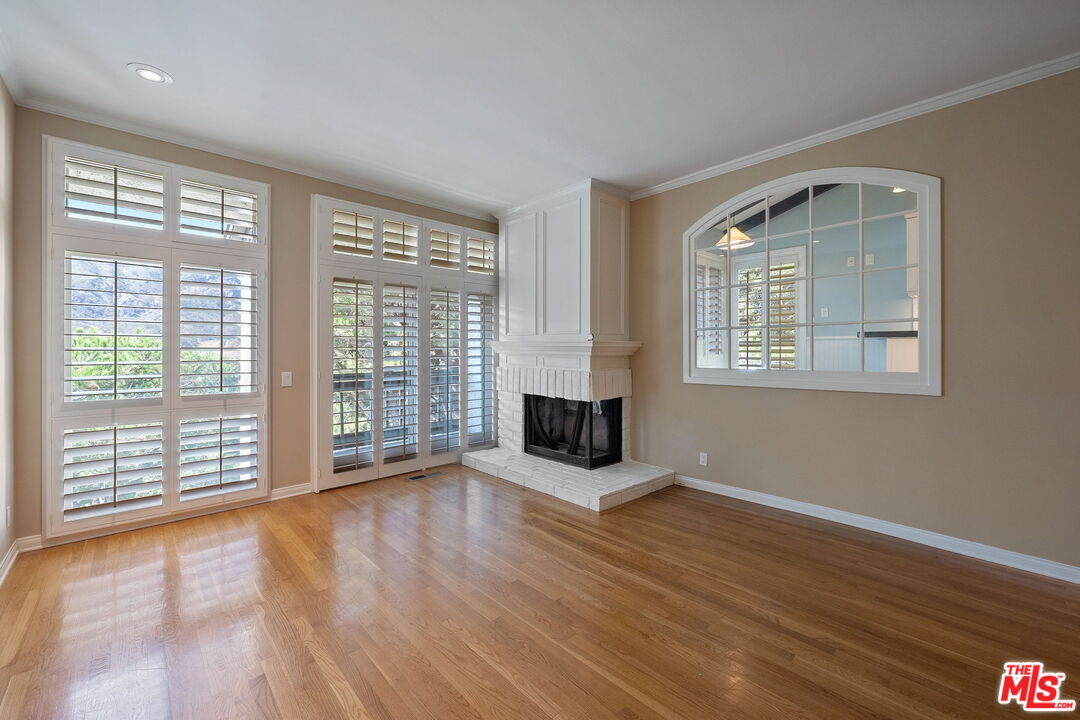 17099 Palisades Cir