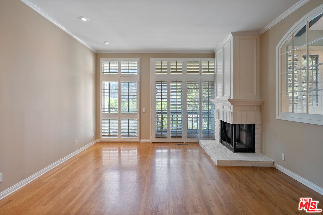 17099 Palisades Cir