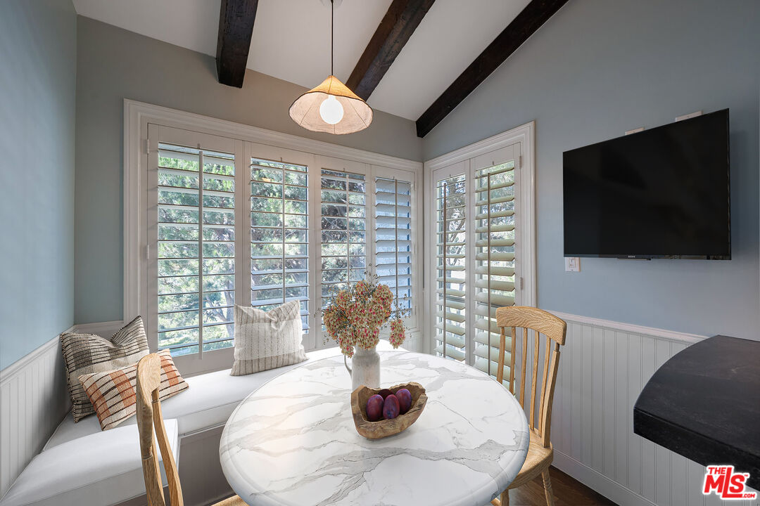 17099 Palisades Cir