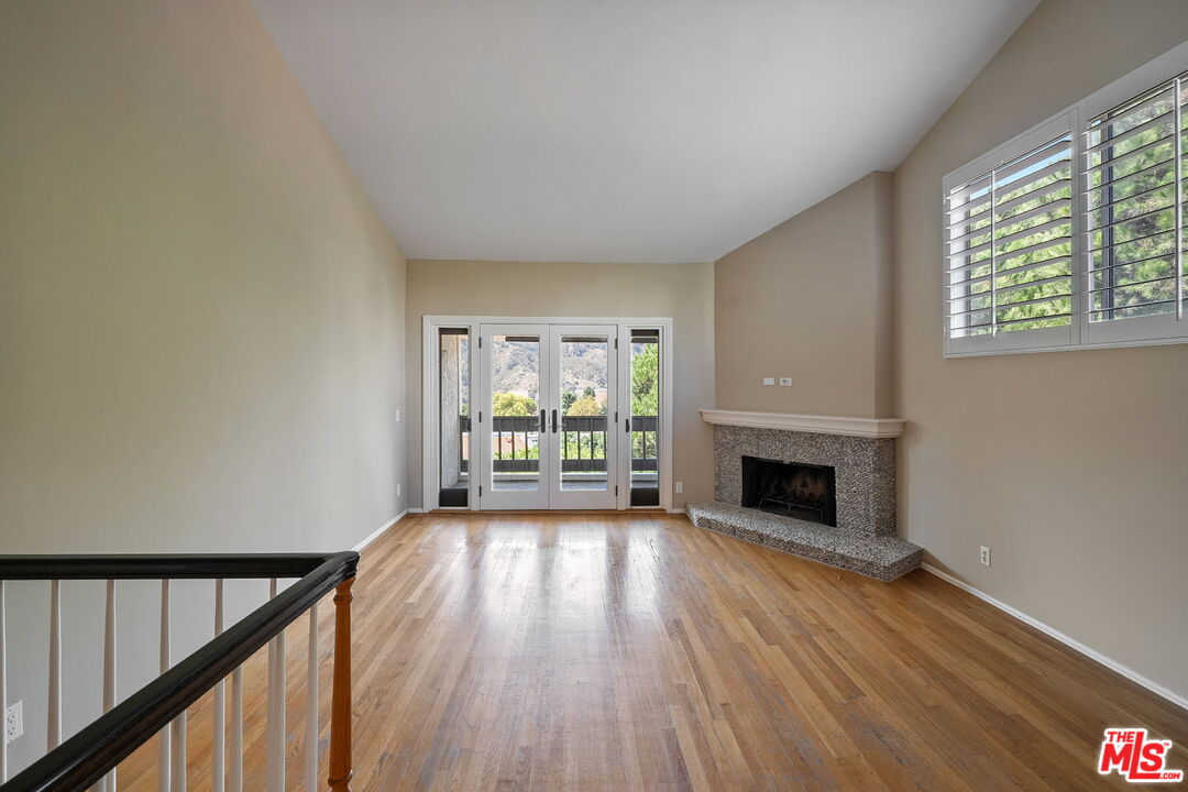17099 Palisades Cir