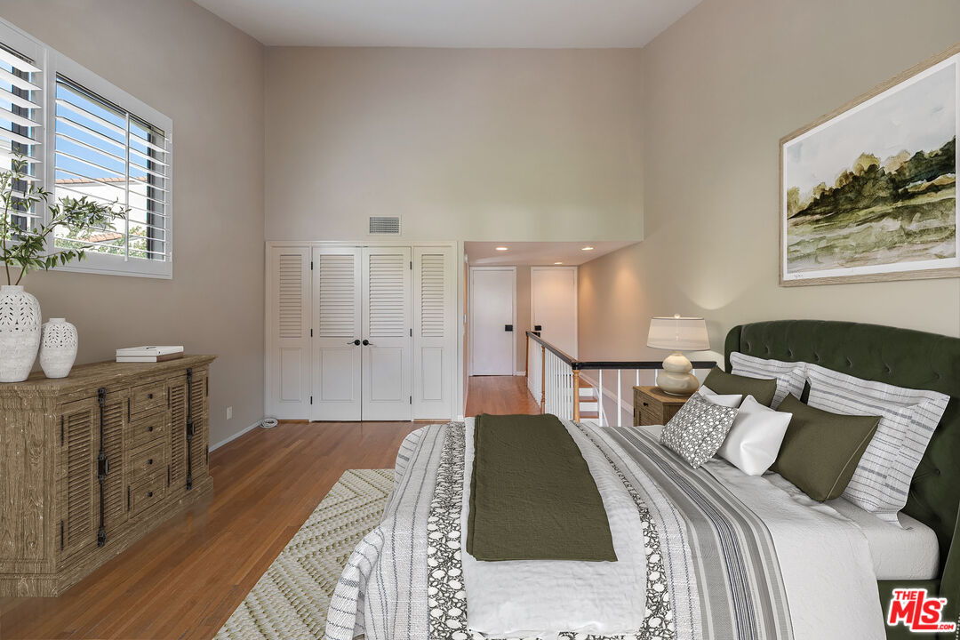 17099 Palisades Cir