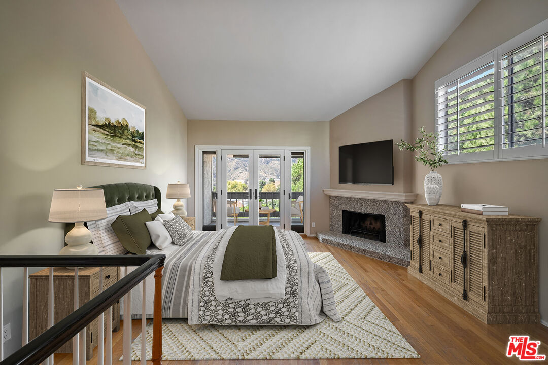 17099 Palisades Cir