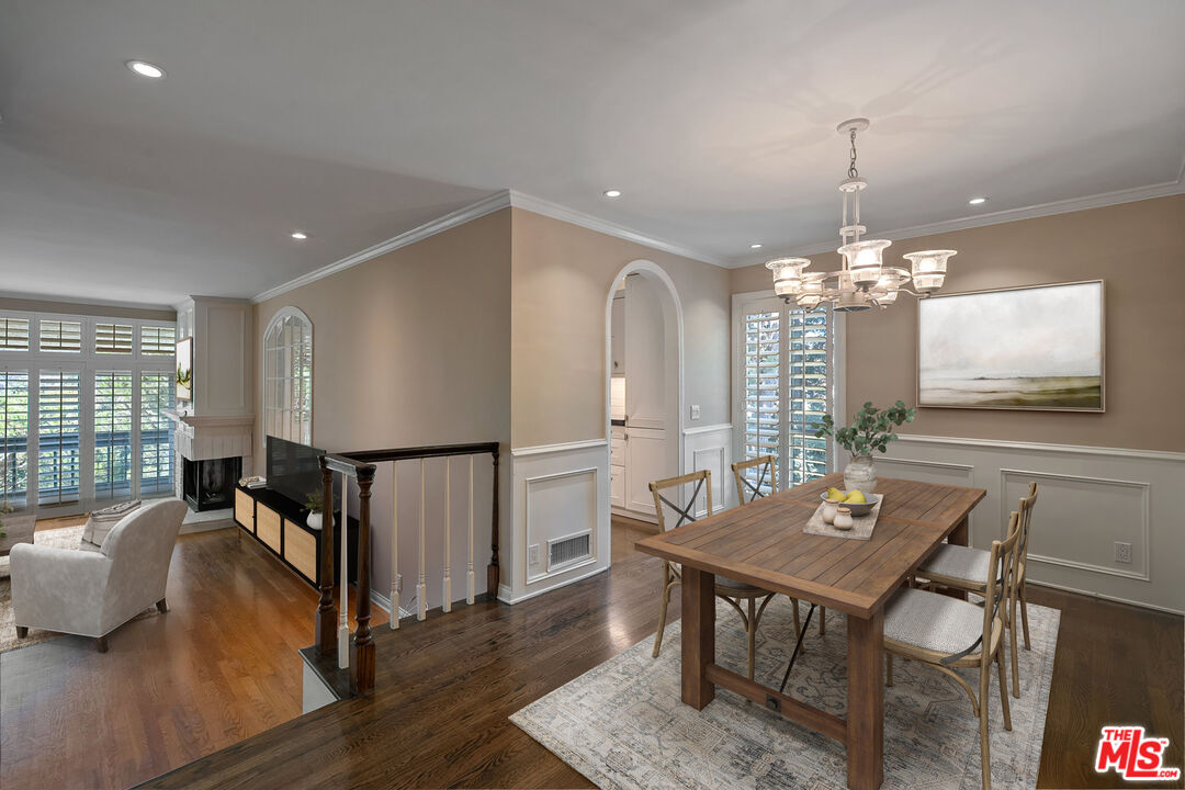 17099 Palisades Cir