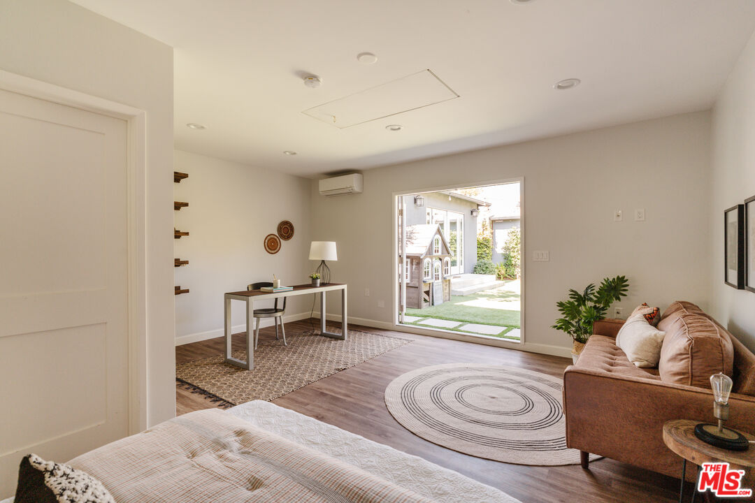 5116 Pickford Way
