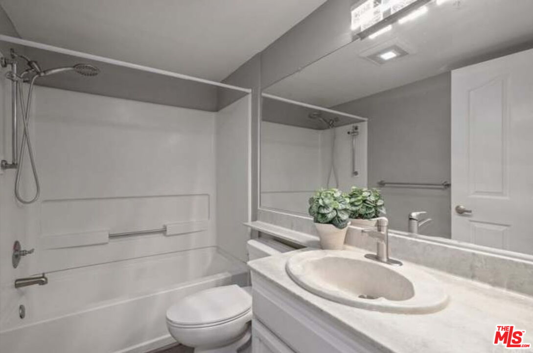 4750 Templeton St Unit: 1205