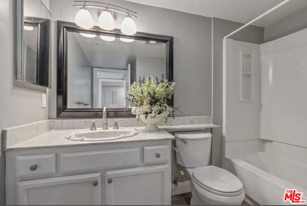 4750 Templeton St Unit: 1205