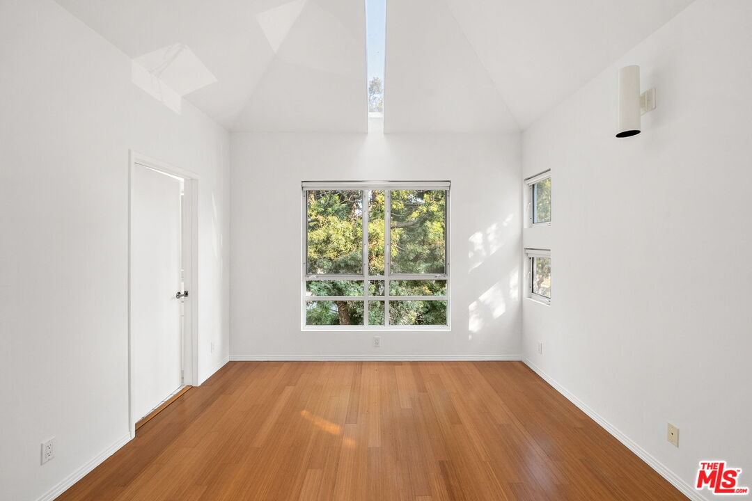 1011 Pacific St Unit: 1