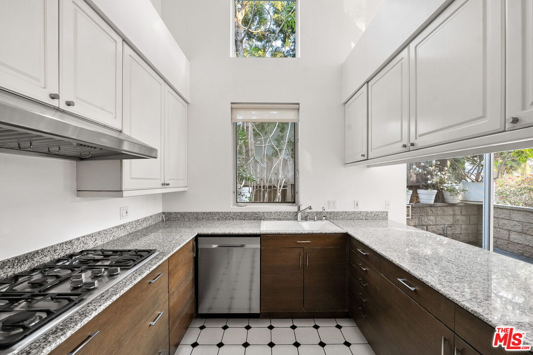 1011 Pacific St Unit: 1