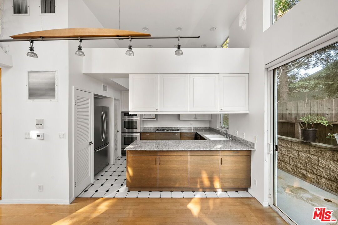 1011 Pacific St Unit: 1