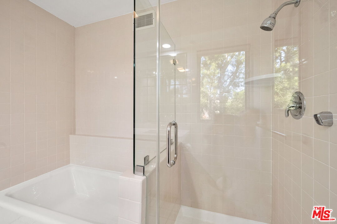 1011 Pacific St Unit: 1