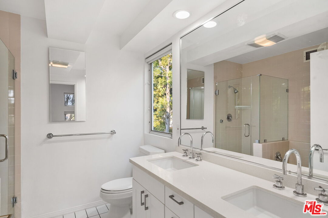 1011 Pacific St Unit: 1