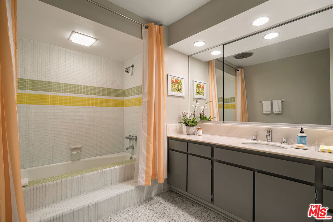 141 S Linden Dr Unit: 204