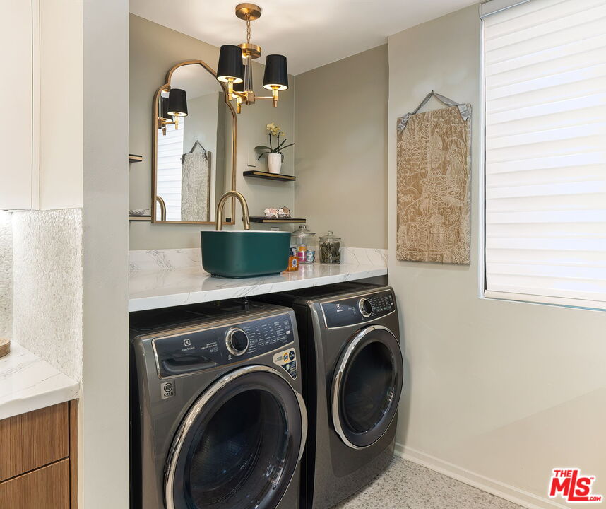 141 S Linden Dr Unit: 204