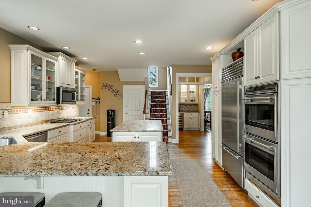 4 TAYLOR CHASE LANE