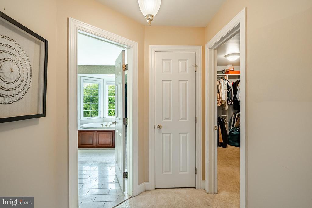 4 TAYLOR CHASE LANE