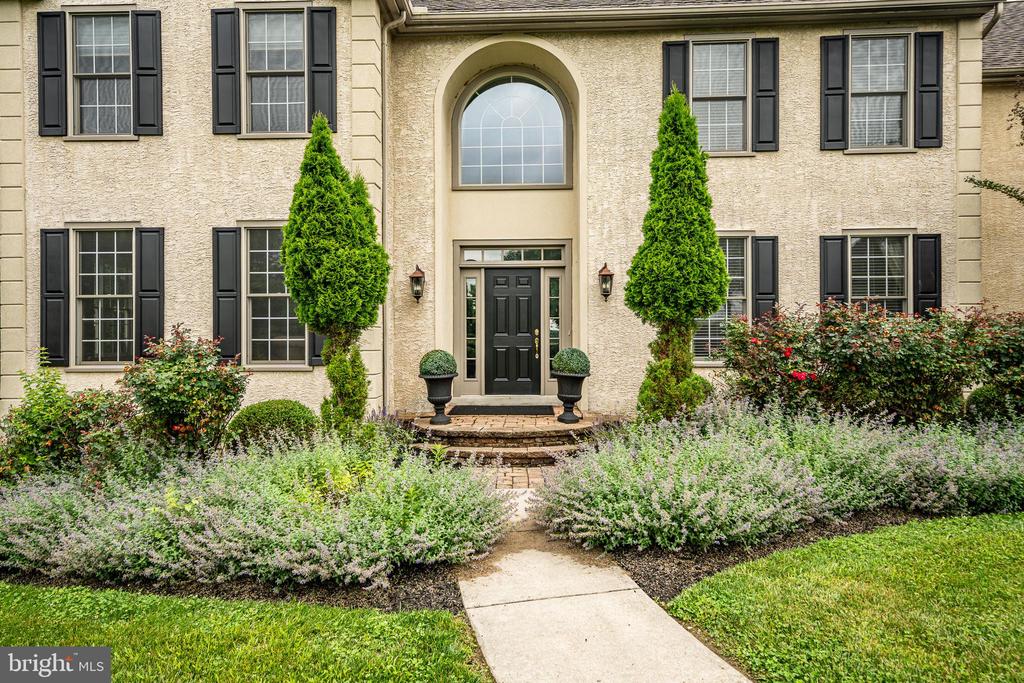 4 TAYLOR CHASE LANE