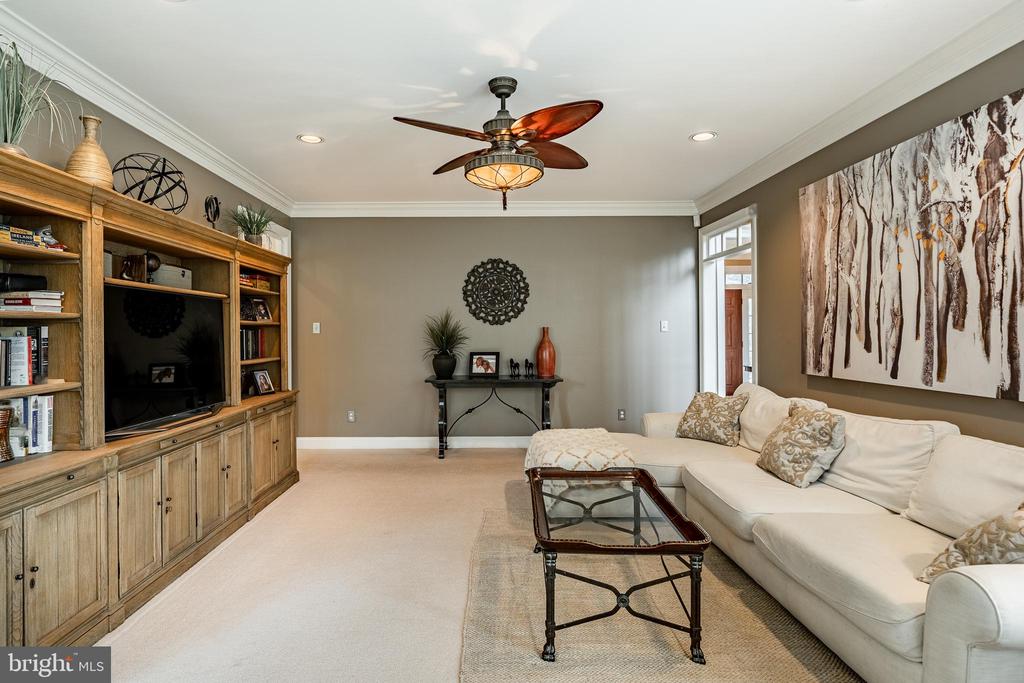 4 TAYLOR CHASE LANE