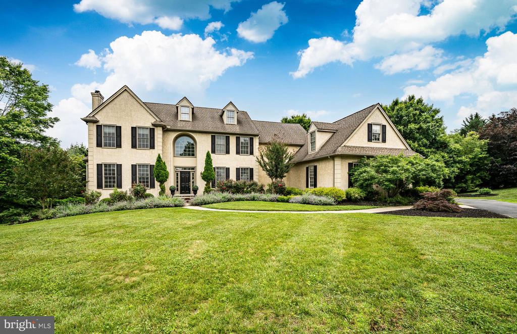 4 TAYLOR CHASE LANE