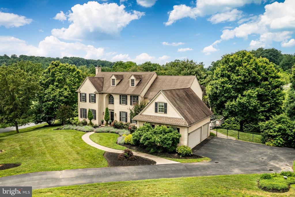 4 TAYLOR CHASE LANE