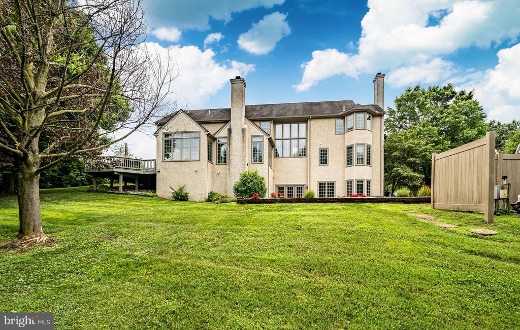 4 TAYLOR CHASE LANE