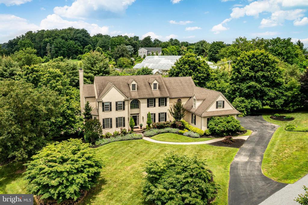 4 TAYLOR CHASE LANE