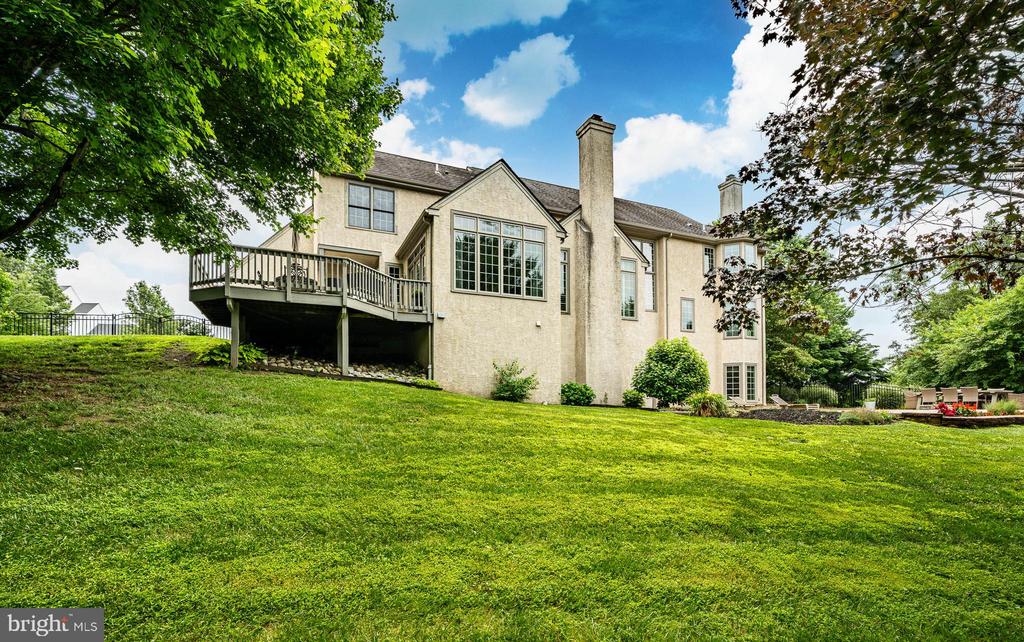 4 TAYLOR CHASE LANE