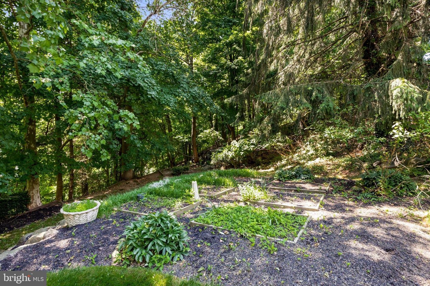 405 Merion Hill