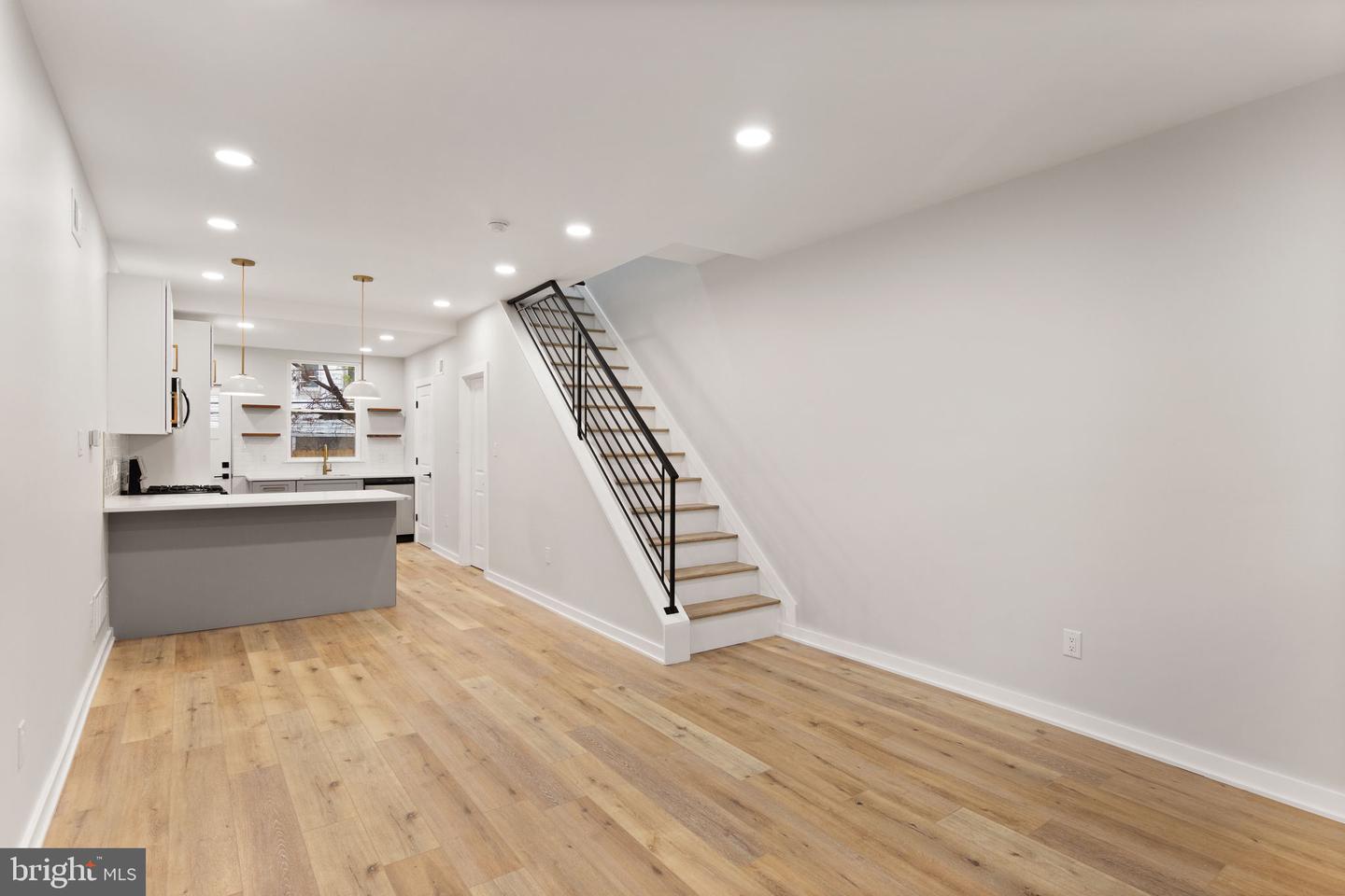 1424 N Dover St