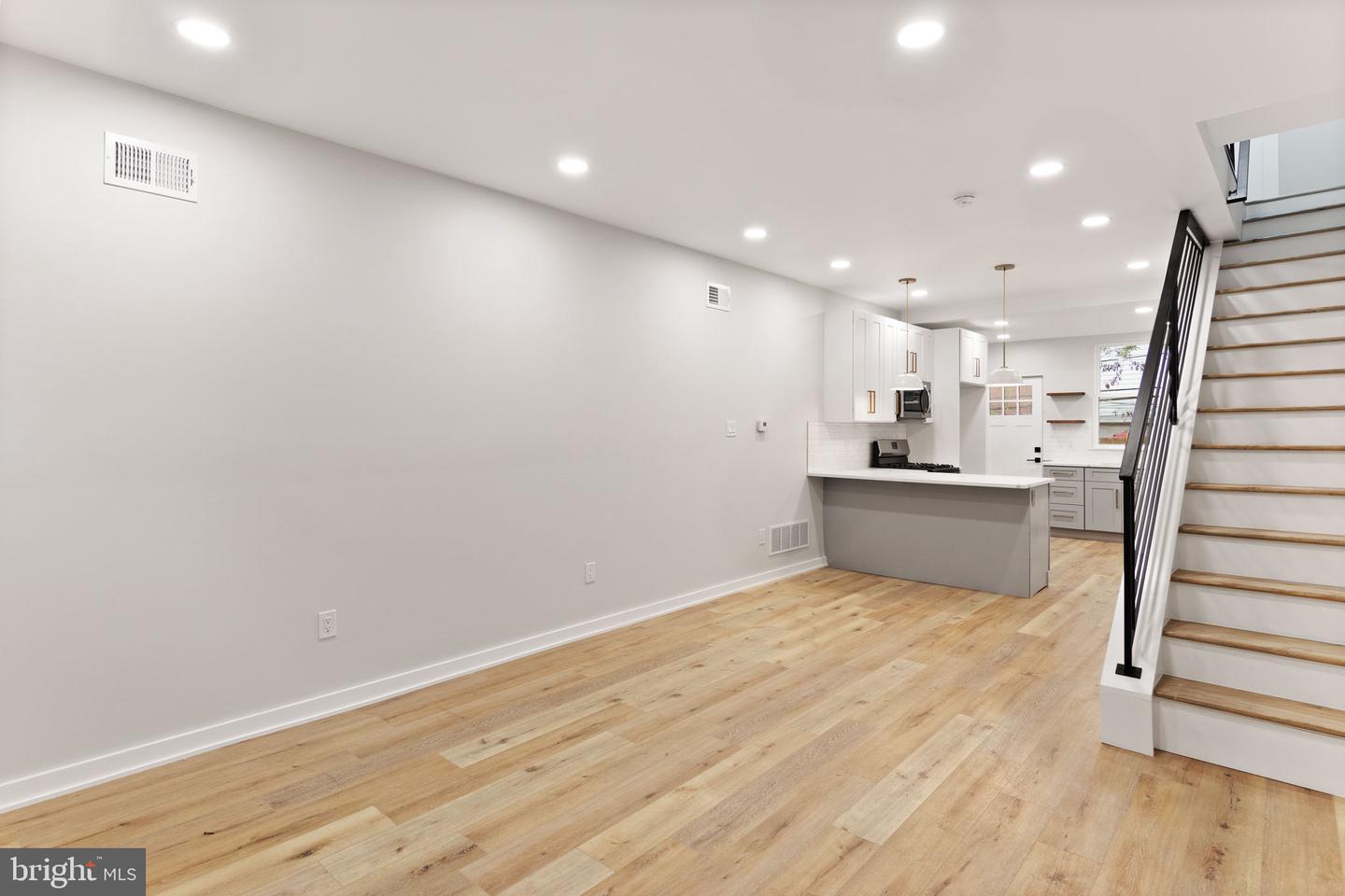 1424 N Dover St