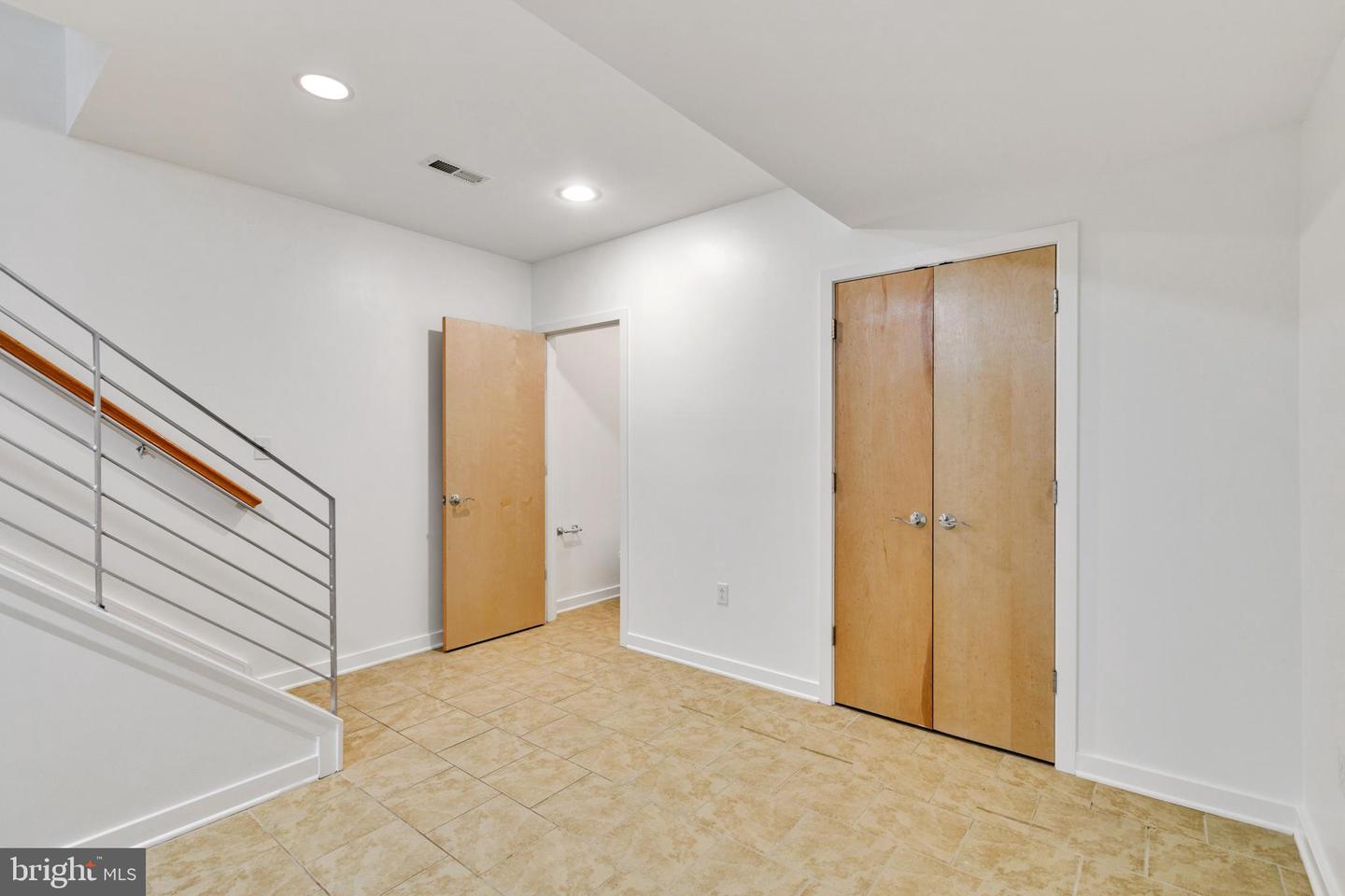 2419 Grays Ferry Ave
