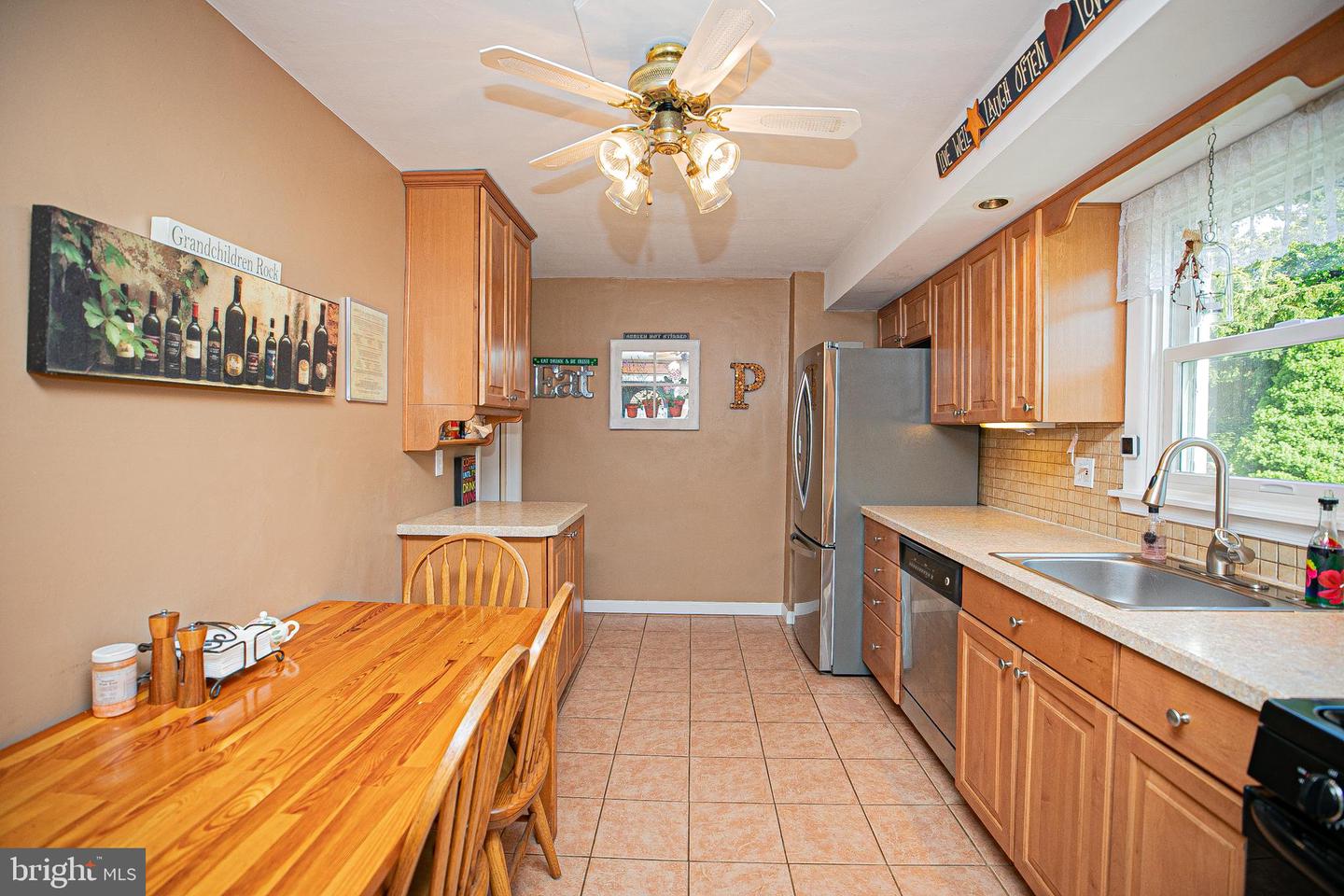 727 Hill Rd