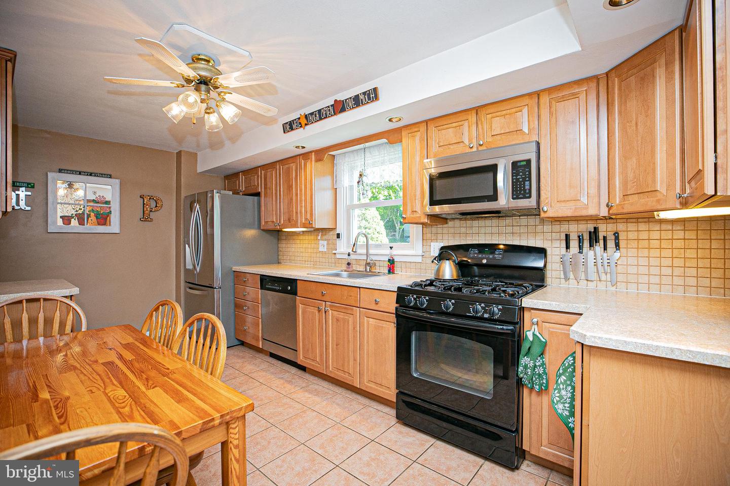 727 Hill Rd