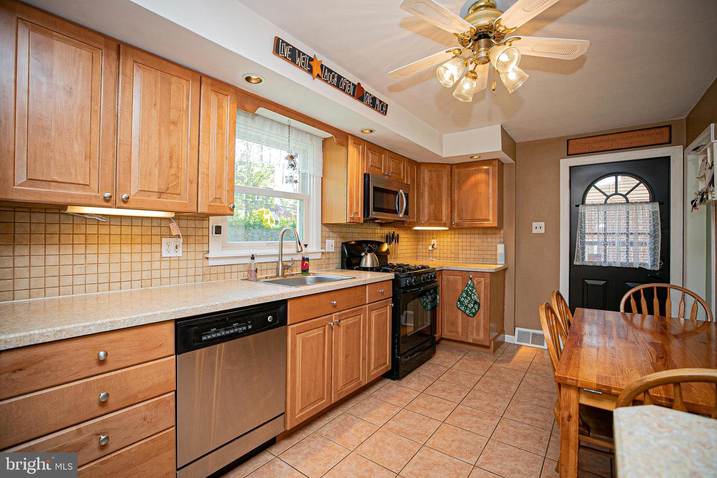 727 Hill Rd