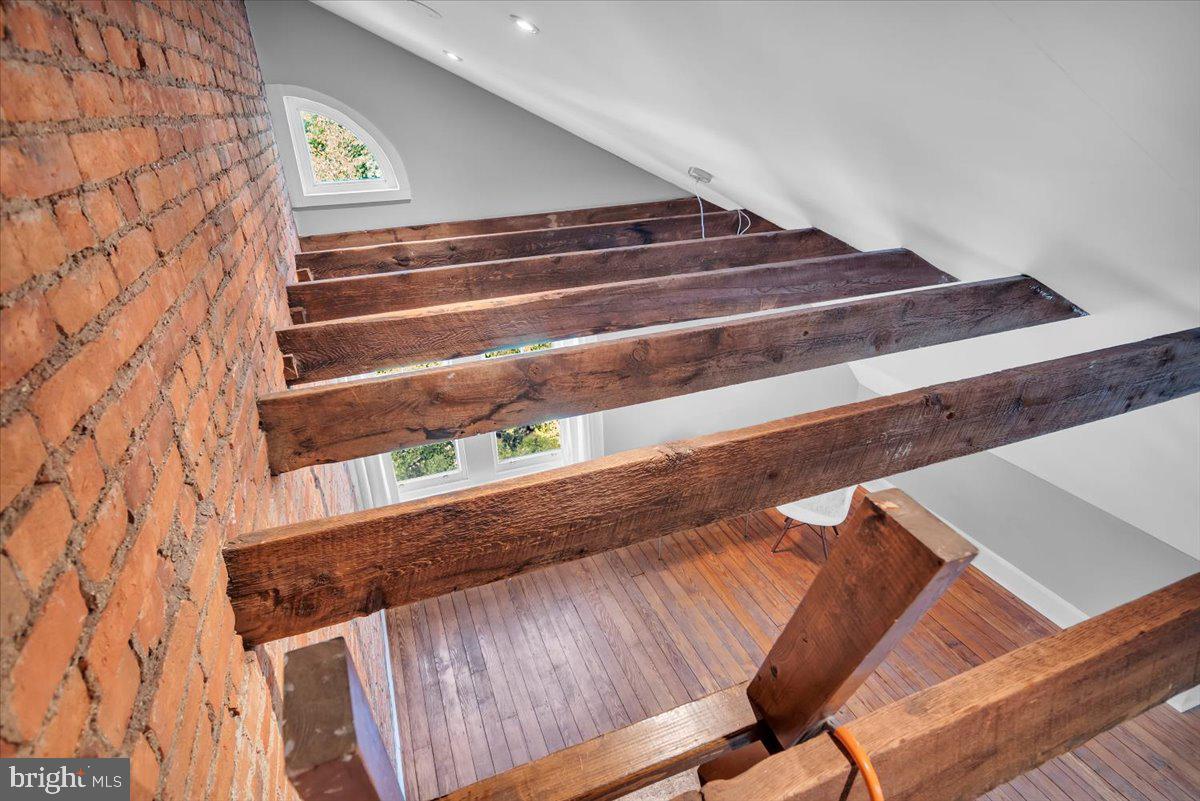 128 E Pomona St