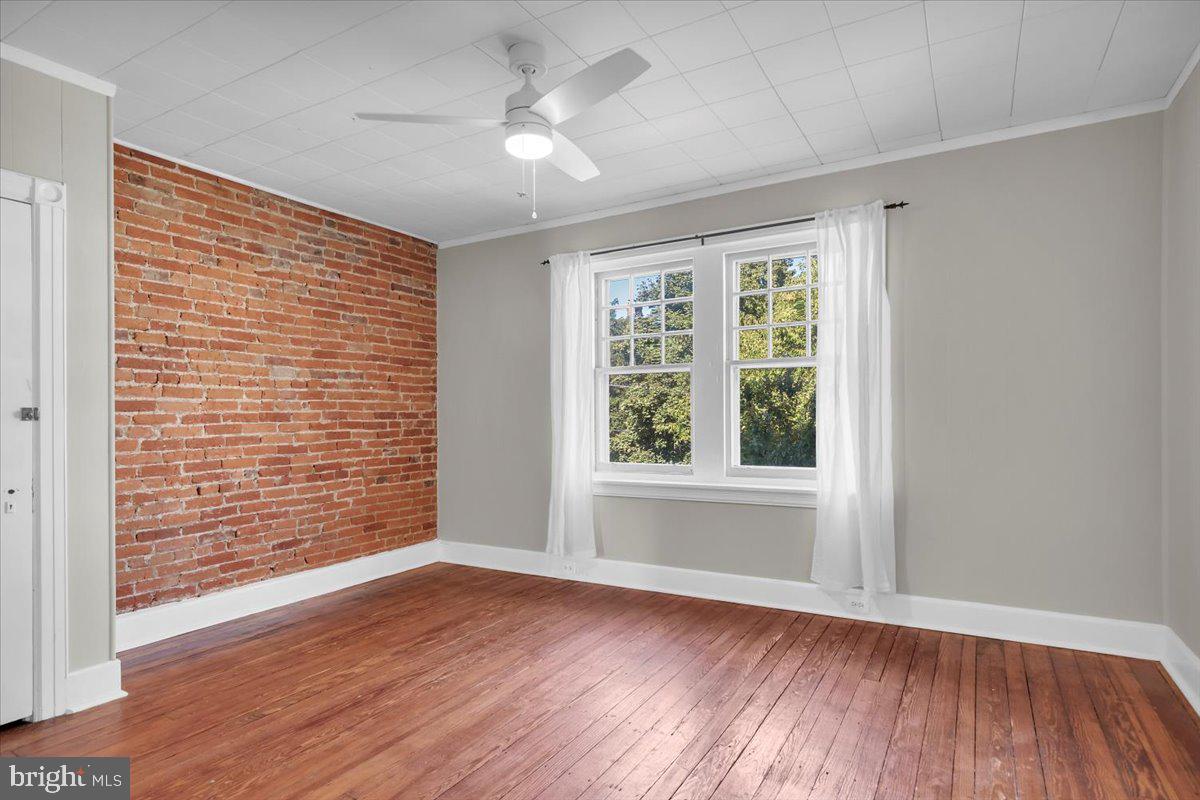 128 E Pomona St