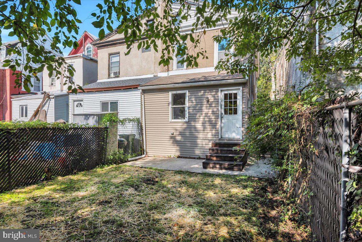 128 E Pomona St