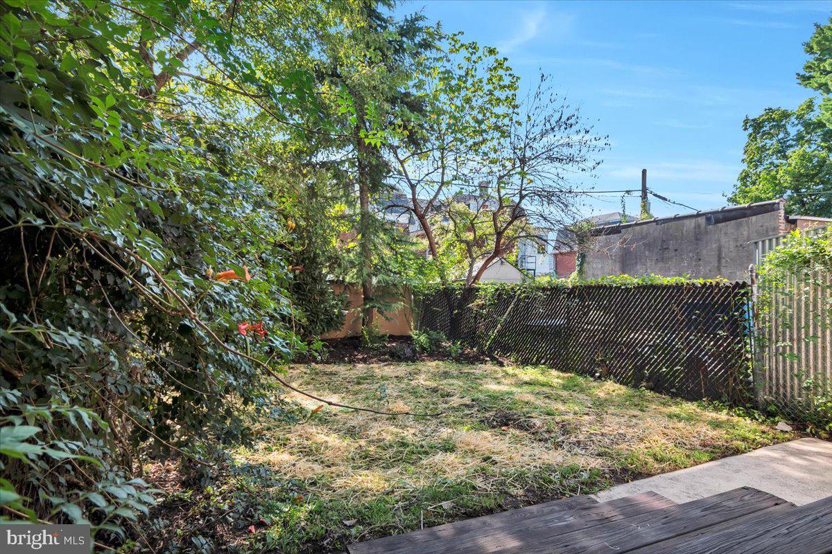 128 E Pomona St