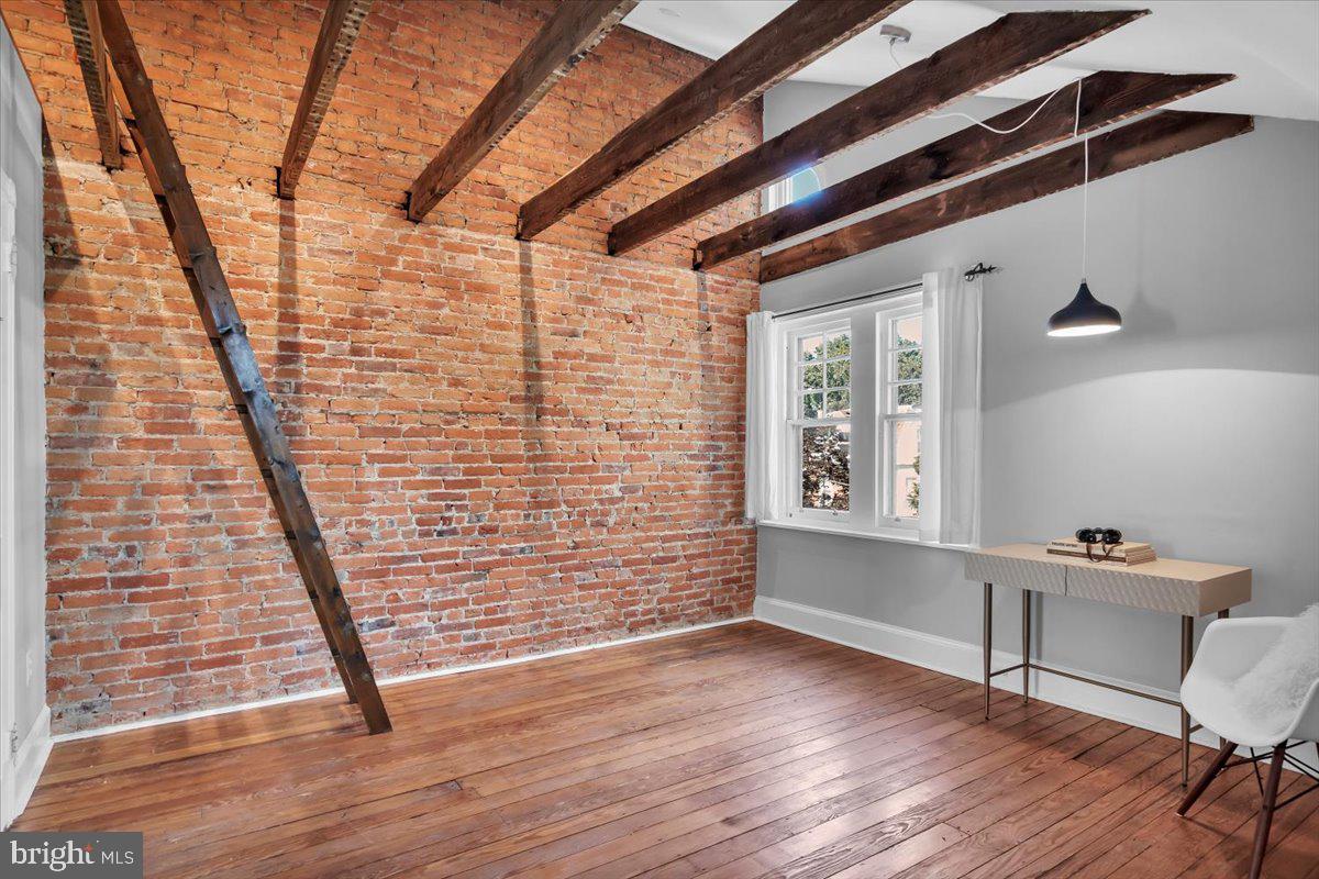 128 E Pomona St